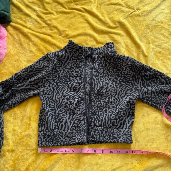 Unbranded Animal Print Elastic Workout Zip Up Cropped Top Womens Size L - Picture 10 of 10